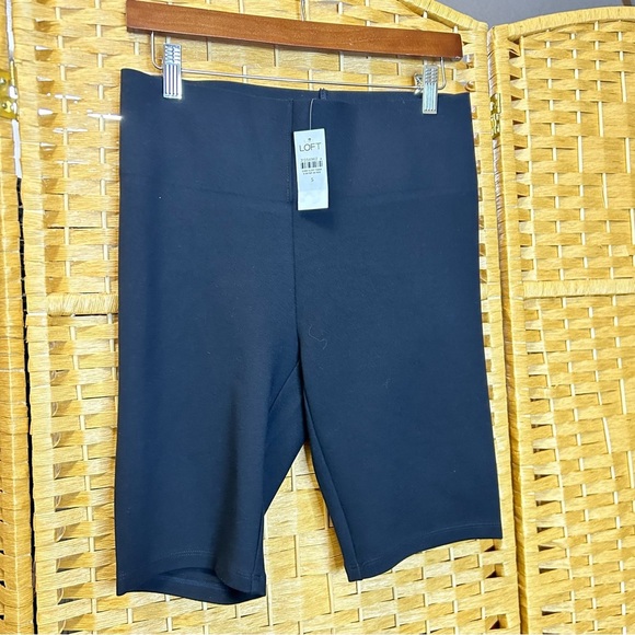 Loft Ann Taylor black shaping biker shorts size small mid thigh to knee length